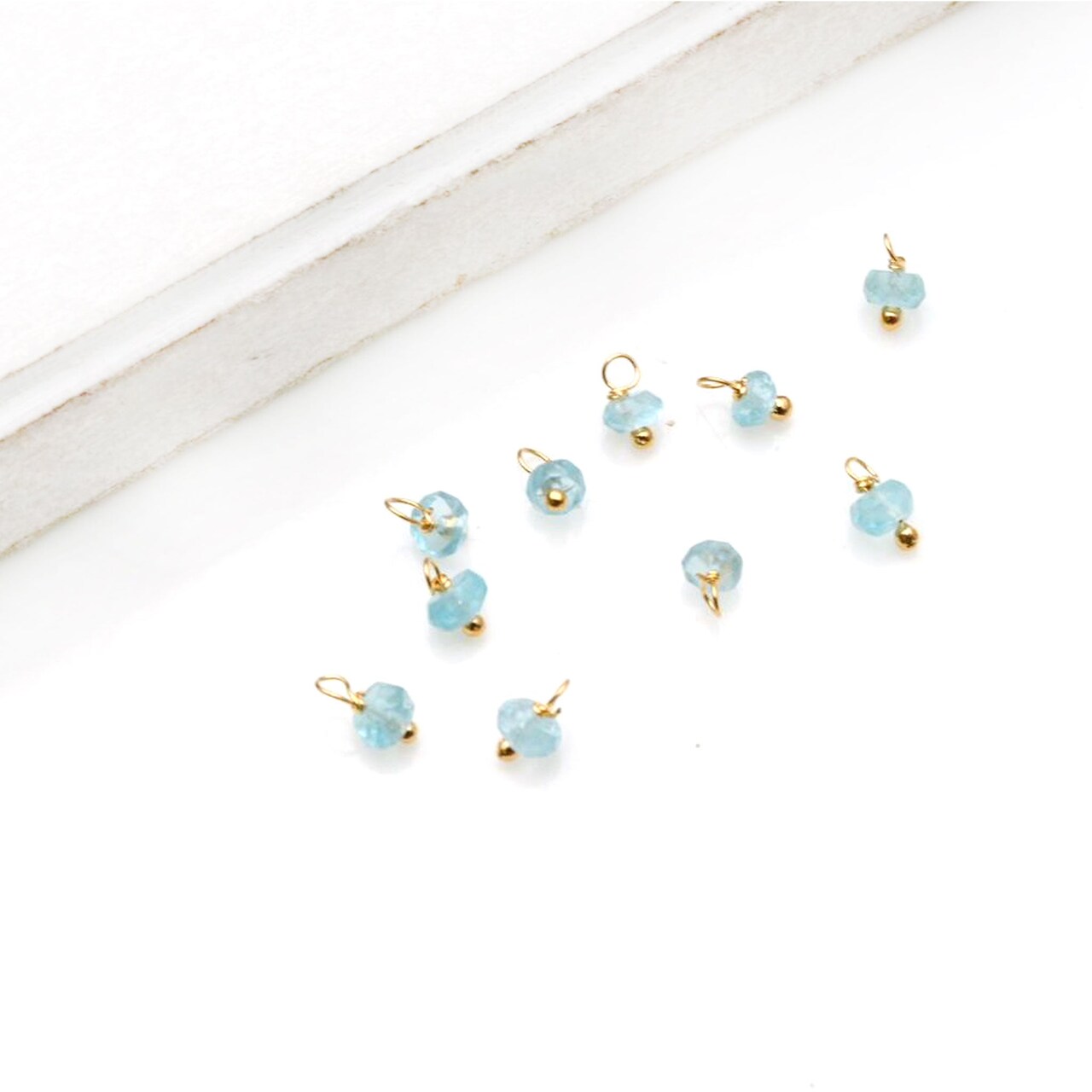 Raw Gemstone Charms, Round 6x4mm Natural Connector, Gold Plated Wire Wrapped, DIY Jewelry, 10pc Lot, GemMartUSA (50150)